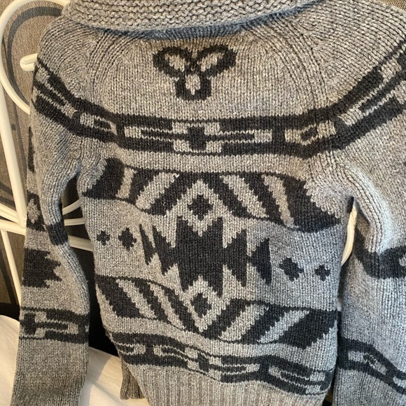 Aritzia TNA Sea to Sky Aztec cabin cardigan in Grey/Black US XS - Picture 2 of 8